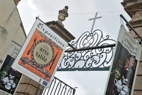 Détail du portail en fer forgé. © Région Bourgogne-Franche-Comté, Inventaire du patrimoine