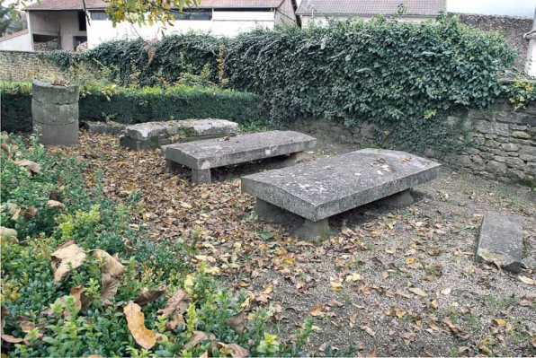 Ancien cimetière des soeurs. © Région Bourgogne-Franche-Comté, Inventaire du patrimoine