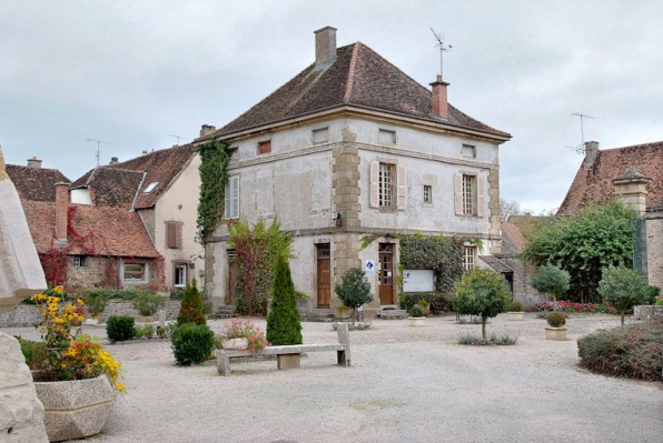 Pavillon dans la cour. © Région Bourgogne-Franche-Comté, Inventaire du patrimoine