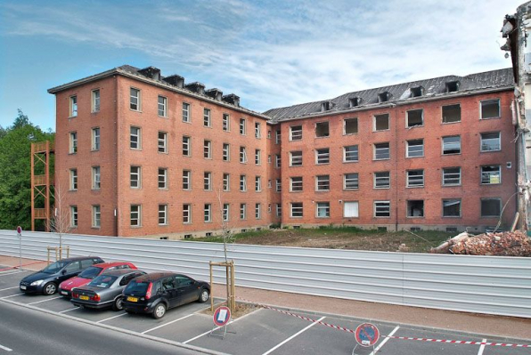 Bâtiment hospitalier en cours de démolition. © Région Bourgogne-Franche-Comté, Inventaire du patrimoine