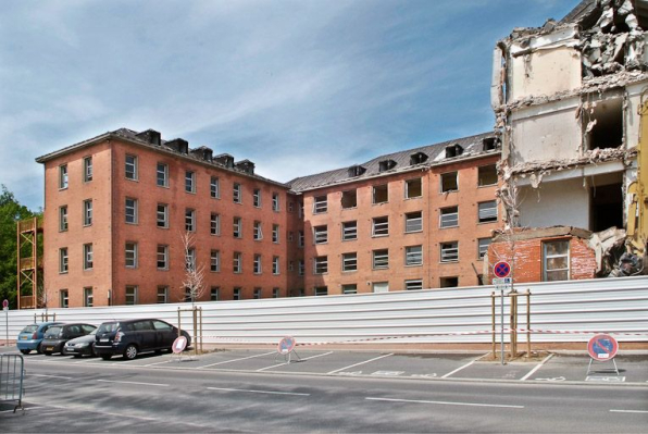 Bâtiment hospitalier en cours de démolition. © Région Bourgogne-Franche-Comté, Inventaire du patrimoine
