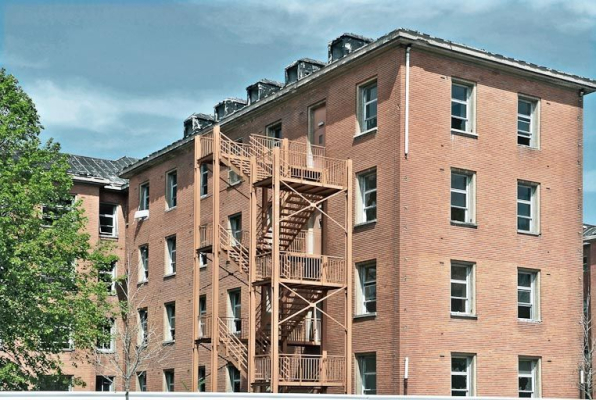 Bâtiment hospitalier, vue d'une aile. © Région Bourgogne-Franche-Comté, Inventaire du patrimoine