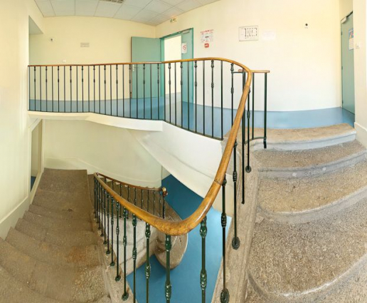 Escalier à gauche de la chapelle. © Région Bourgogne-Franche-Comté, Inventaire du patrimoine