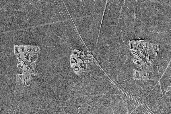 Poinçons du plat n° 268. © Région Bourgogne-Franche-Comté, Inventaire du patrimoine