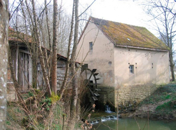 Vue d'ensemble de la façade postérieure du moulin. © Région Bourgogne-Franche-Comté, Inventaire du patrimoine