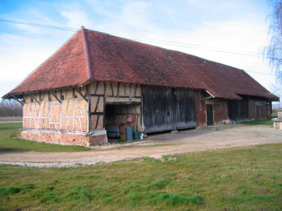 Vue d'ensemble de la façade du bâtiment des dépendances. © Région Bourgogne-Franche-Comté, Inventaire du patrimoine