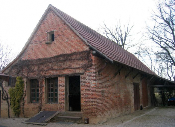 Vue d'ensemble de la façade du bâtiment des dépendances. © Région Bourgogne-Franche-Comté, Inventaire du patrimoine