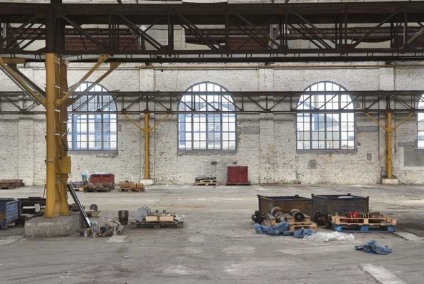 Intérieur : mur ouest et poutres de roulement en treillis métallique des ponts roulants. © Région Bourgogne-Franche-Comté, Inventaire du patrimoine