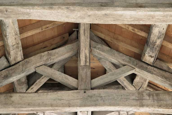 Détail de la charpente du lavoir situé place de l'église. © Région Bourgogne-Franche-Comté, Inventaire du patrimoine