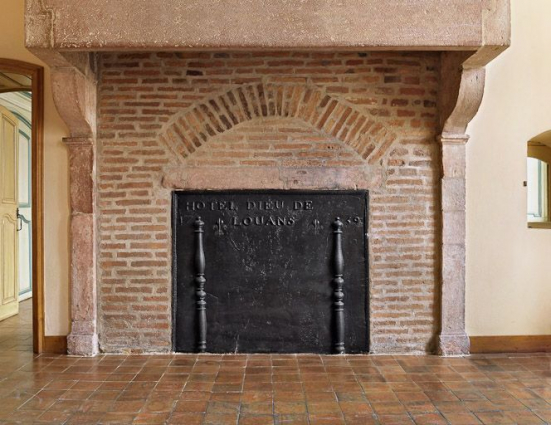 Réfectoire des soeurs : cheminée. © Région Bourgogne-Franche-Comté, Inventaire du patrimoine