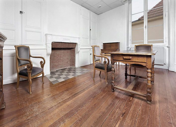 Bâtiment donnant rue de la Gare : bureau à l'étage. © Région Bourgogne-Franche-Comté, Inventaire du patrimoine