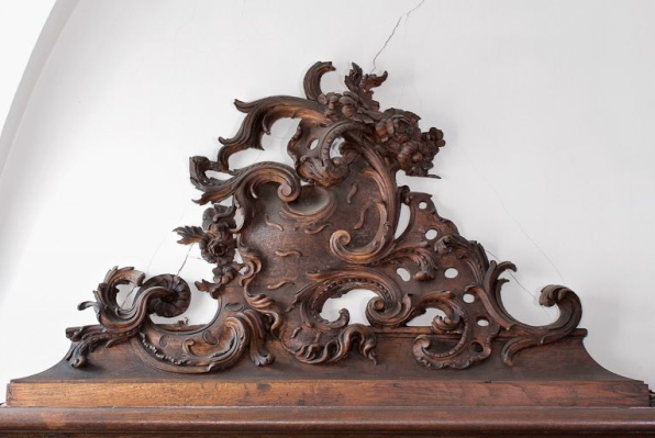 Détail : motif rocaille. © Région Bourgogne-Franche-Comté, Inventaire du patrimoine