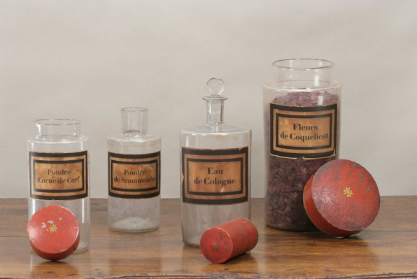 Vue de 2 bocaux et 2 bouteilles. © Région Bourgogne-Franche-Comté, Inventaire du patrimoine