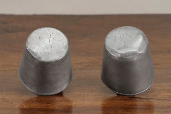 Deux gobelets. © Région Bourgogne-Franche-Comté, Inventaire du patrimoine