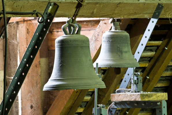 Bâtiment principal, comble : ancienne horloge derrière la lucarne. © Région Bourgogne-Franche-Comté, Inventaire du patrimoine