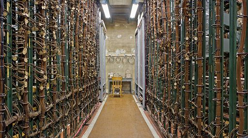 Salle des relais : allée centrale vue depuis la porte d'entrée. © Région Bourgogne-Franche-Comté, Inventaire du patrimoine