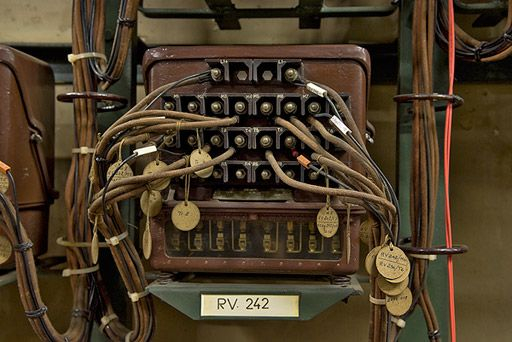 Salle des relais : relais de type S3, vue de face. © Région Bourgogne-Franche-Comté, Inventaire du patrimoine