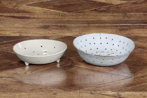 Vue de deux égouttoirs. © Région Bourgogne-Franche-Comté, Inventaire du patrimoine