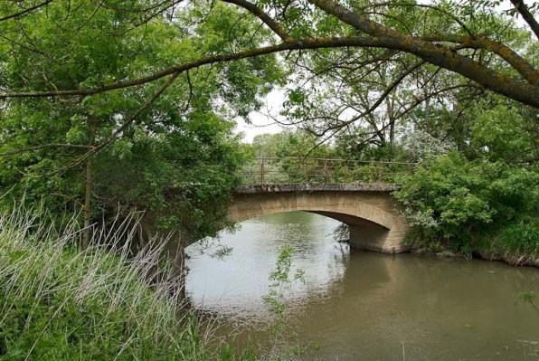 Vue d'ensemble du pont. © Région Bourgogne-Franche-Comté, Inventaire du patrimoine Vue d'ensemble du pont. © Région Bourgogne-Franche-Comté, Inventaire du patrimoine
