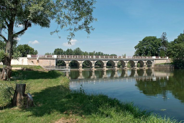 Barrage et pont de La Truchère, vue d'ensemble, de la rive gauche de la Seille. © Région Bourgogne-Franche-Comté, Inventaire du patrimoine