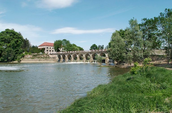 Barrage et pont de La Truchère, vus de la rive gauche de la Seille. © Région Bourgogne-Franche-Comté, Inventaire du patrimoine