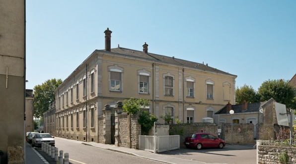 Bâtiment en U, élévation sur la rue de Traves. © Région Bourgogne-Franche-Comté, Inventaire du patrimoine
