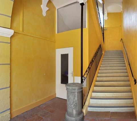 Bâtiment en L, escalier rampe sur rampe. © Région Bourgogne-Franche-Comté, Inventaire du patrimoine