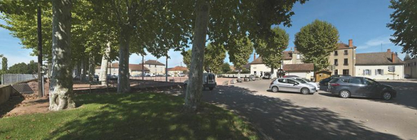 Vue d'ensemble de la place du Champ de Foire. © Région Bourgogne-Franche-Comté, Inventaire du patrimoine