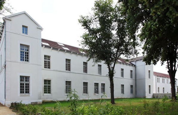 Premier bâtiment de l'ancien quartier des hommes. © Région Bourgogne-Franche-Comté, Inventaire du patrimoine