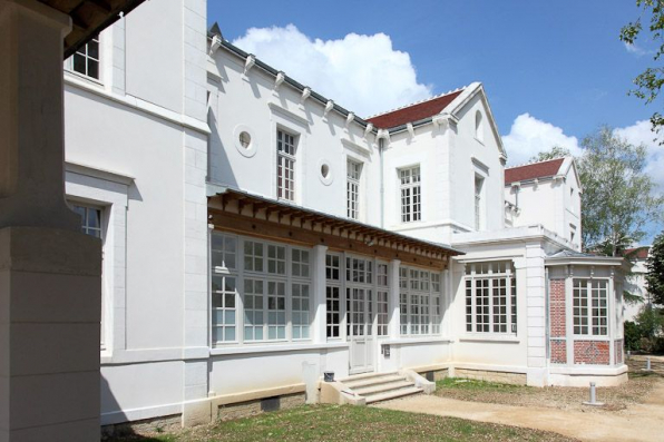 Façade est d'un des bâtiments postérieurs. © Région Bourgogne-Franche-Comté, Inventaire du patrimoine