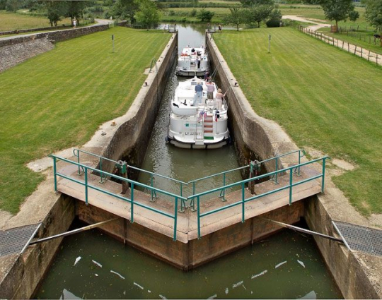 Le sas. Passage de bateaux. © Région Bourgogne-Franche-Comté, Inventaire du patrimoine