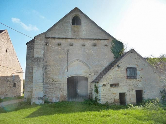 Façade de la chapelle et petite dépendance. © Région Bourgogne-Franche-Comté, Inventaire du patrimoine Façade de la chapelle et petite dépendance. © Région Bourgogne-Franche-Comté, Inventaire du patrimoine