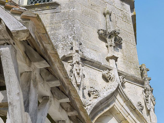 Sculpture de la porte du grand logis. © Région Bourgogne-Franche-Comté, Inventaire du patrimoine Sculpture de la porte du grand logis. © Région Bourgogne-Franche-Comté, Inventaire du patrimoine