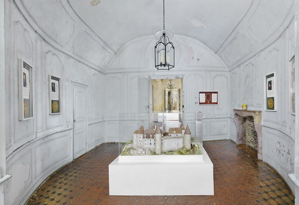 Salle à manger de la tour sud-ouest. © Région Bourgogne-Franche-Comté, Inventaire du patrimoine Salle à manger de la tour sud-ouest. © Région Bourgogne-Franche-Comté, Inventaire du patrimoine