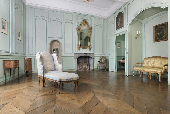 Petits appartements : grande chambre vue d'ensemble. © Région Bourgogne-Franche-Comté, Inventaire du patrimoine Petits appartements : grande chambre vue d'ensemble. © Région Bourgogne-Franche-Comté, Inventaire du patrimoine