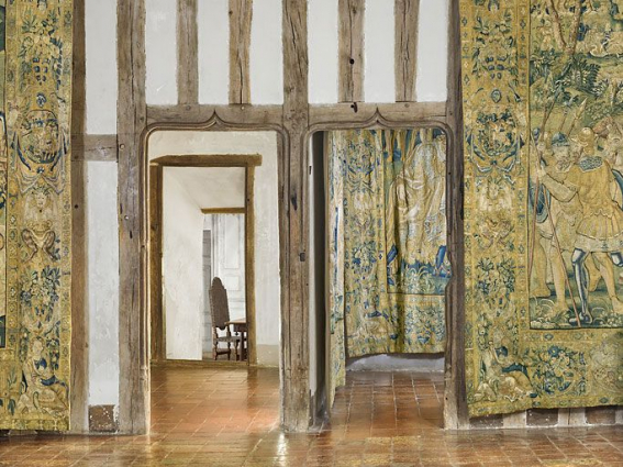 Enfilade : appartement 15e siècle - chambre de Vienne. © Région Bourgogne-Franche-Comté, Inventaire du patrimoine Enfilade : appartement 15e siècle - chambre de Vienne. © Région Bourgogne-Franche-Comté, Inventaire du patrimoine