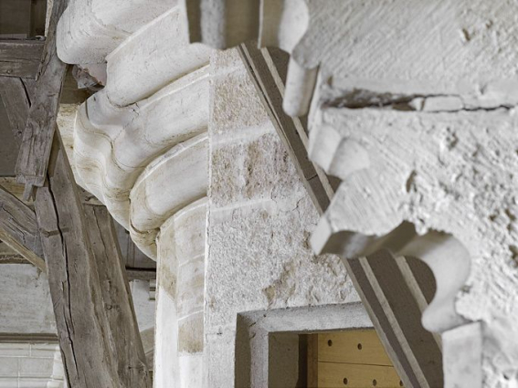 Combles : au-dessus du grand logis. Tour sud-ouest : profil de l'encorbellement de la tour donnant dans le comble. © Région Bourgogne-Franche-Comté, Inventaire du patrimoine Combles : au-dessus du grand logis. Tour sud-ouest : profil de l'encorbellement de la tour donnant dans le comble. © Région Bourgogne-Franche-Comté, Inventaire du patrimoine