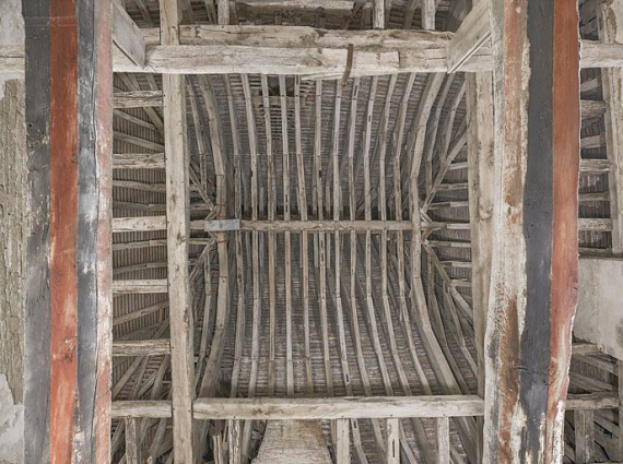 Combles : charpente de la tour carrée. © Région Bourgogne-Franche-Comté, Inventaire du patrimoine Combles : charpente de la tour carrée. © Région Bourgogne-Franche-Comté, Inventaire du patrimoine