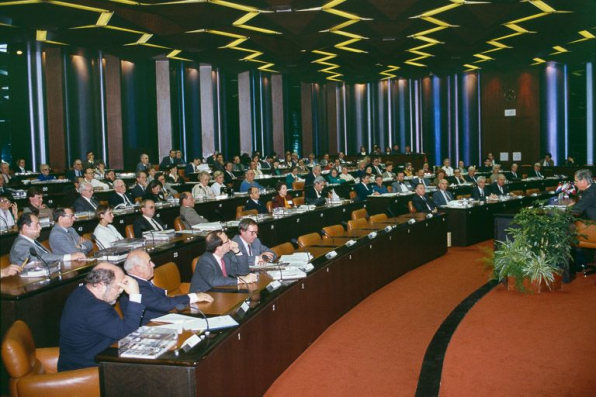 Hôtel de région : salle des Assemblées. © Région Bourgogne-Franche-Comté, Inventaire du patrimoine Hôtel de région : salle des Assemblées. © Région Bourgogne-Franche-Comté, Inventaire du patrimoine