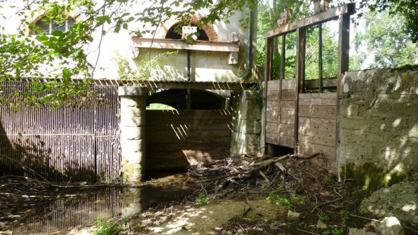 Vue du raccordement du moulin sur le bief. © Parc national de forêts