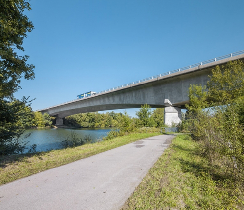 Le pont, depuis le chemin de halage. © Région Bourgogne-Franche-Comté, Inventaire du patrimoine