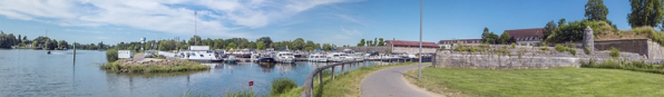 Chenal d'entrée au port avec le bateau-capitainerie. © Région Bourgogne-Franche-Comté, Inventaire du patrimoine