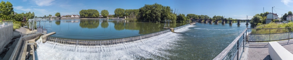 Vue d'ensemble depuis la rive droite, au belvédère. On peut voir la passe à poissons. © Région Bourgogne-Franche-Comté, Inventaire du patrimoine