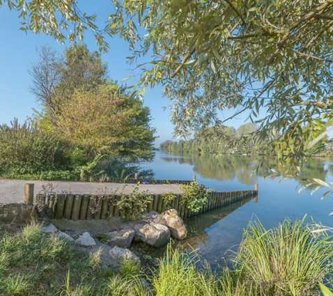 Vue depuis la rampe de mise à l'eau, légèrement en amont du pont. © Région Bourgogne-Franche-Comté, Inventaire du patrimoine