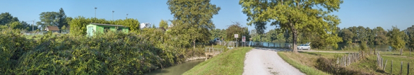 En amont du site d'écluse 75 du canal du Rhône au Rhin, débouché dans la Saône du cours d'eau provenant de l'étang de l'Aillon et longeant la rive droite du canal. © Région Bourgogne-Franche-Comté, Inventaire du patrimoine