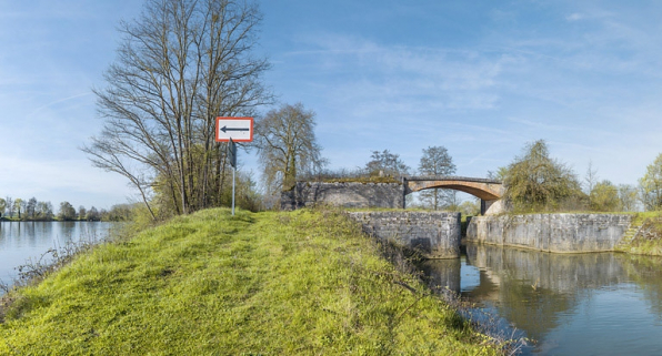 L'entrée de l'ancienne dérivation, rive droite. © Région Bourgogne-Franche-Comté, Inventaire du patrimoine