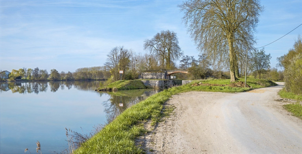 L'entrée de l'ancienne dérivation, rive droite. © Région Bourgogne-Franche-Comté, Inventaire du patrimoine