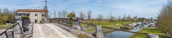 Vue du dessus avec le port (ancienne dérivation) à droite. © Région Bourgogne-Franche-Comté, Inventaire du patrimoine