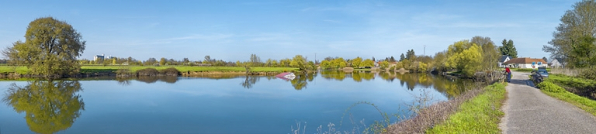 Le port de Chaugey, sur la rive gauche. En arrière-plan on voit les silos de Saint-Usage. A droite, le pont sur l'Ausson. © Région Bourgogne-Franche-Comté, Inventaire du patrimoine