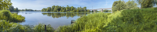 Rive droite : l'ancien bac et port de Charrey. A droite, le pont. © Région Bourgogne-Franche-Comté, Inventaire du patrimoine